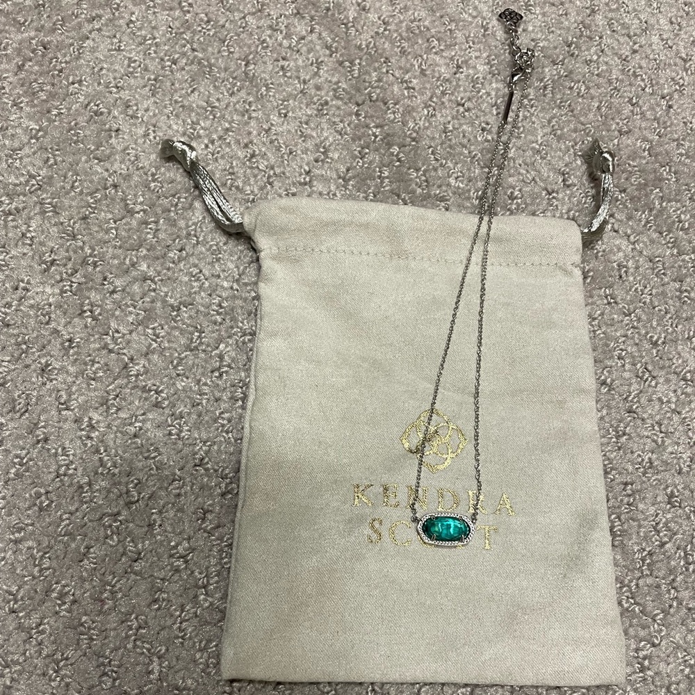 Kendra Scott pendant